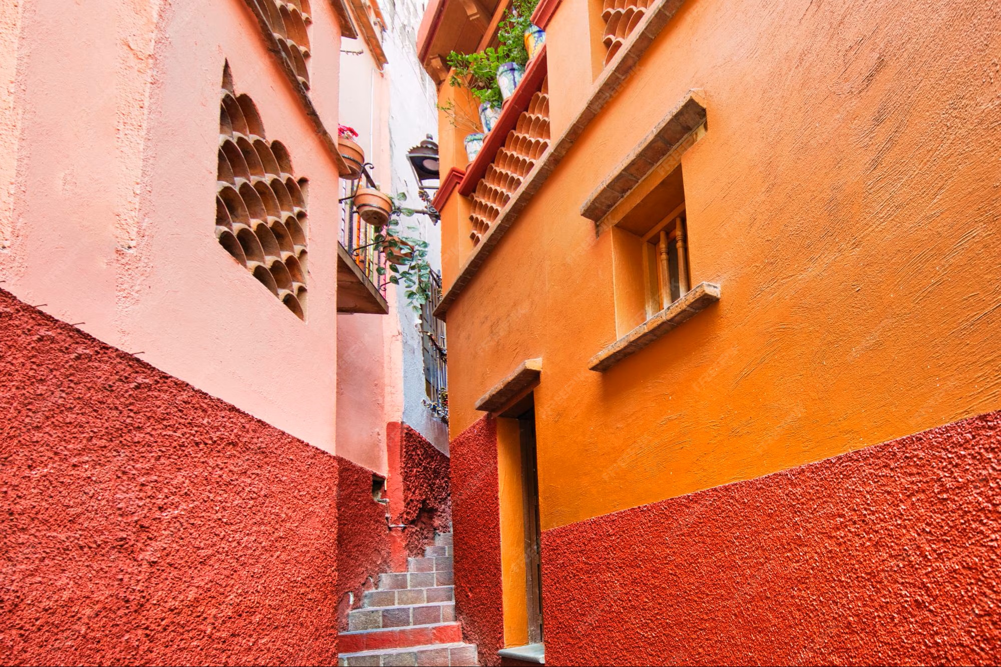 Estudiantina en callejoneada nocturna por Guanajuato