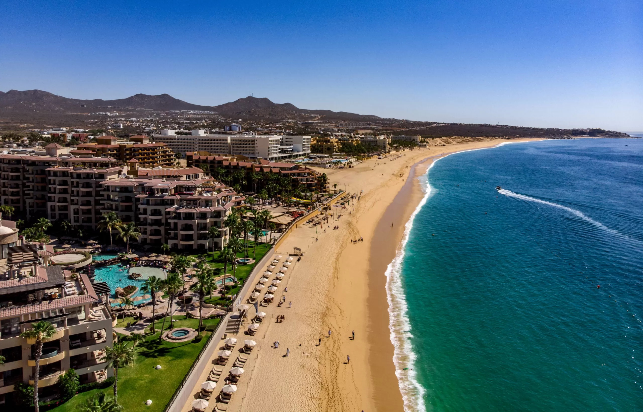 Marina de Cabo San Lucas al atardecer